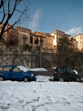 Foto 2 di 15: VENDESI RAFFINATA PROPRIETA' CON TERRAZZO E VISTA MOZZAFIATO IN CITTA' ALTA