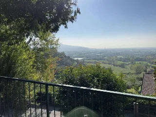 Foto 2 di 27: AMPIA CASCINA ADATTA A TRE NUCLEI FAMILIARI