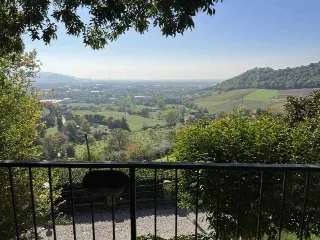 Foto 3 di 27: AMPIA CASCINA ADATTA A TRE NUCLEI FAMILIARI