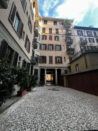 Foto 16 di 18: Appartamento in casa storica zona prestigiosa Milano