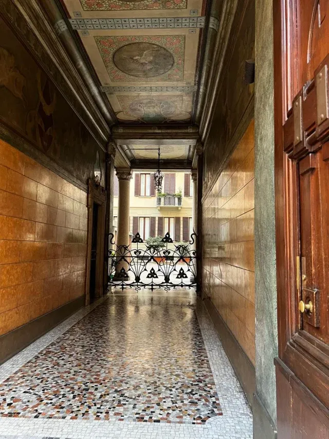 Ampio bilocale in casa storica zona prestigiosa Milano