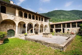 Foto 1 di 11: VENDESI ANTICO EDIFICIO STORICO A BORGO DI TERZO - VAL CAVALLINA