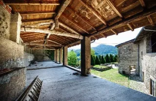 Foto 2 di 11: VENDESI ANTICO EDIFICIO STORICO A BORGO DI TERZO - VAL CAVALLINA