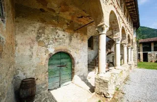 Foto 5 di 11: VENDESI ANTICO EDIFICIO STORICO A BORGO DI TERZO - VAL CAVALLINA
