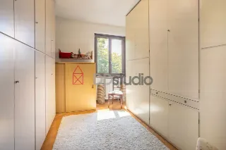 Foto 10 di 36: Ampia villa bifamiliare con appartamento indipendente e giardino privato a Mozzo