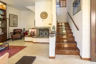 Foto 21 di 36: Ampia villa bifamiliare con appartamento indipendente e giardino privato a Mozzo