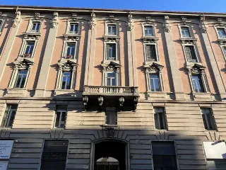 Foto 1 di 5: VENDESI UFFICIO IN ZONA CENTRALE