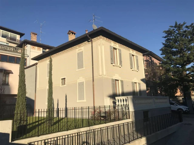 VENDESI VILLA LIBERTY RECENTEMENTE RISTRUTTURATA