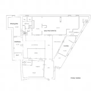 Foto 11 di 11: Vendesi ampio spazio residenziale/commerciale da ristrutturare. Ottimo investimento.
