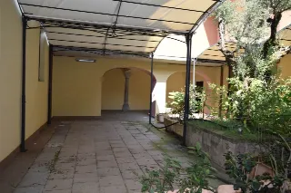 Foto 3 di 11: Vendesi ampio spazio residenziale/commerciale da ristrutturare. Ottimo investimento.
