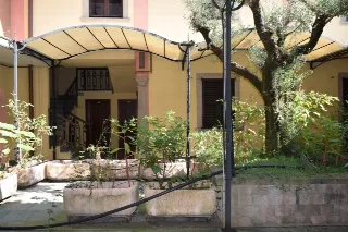 Foto 5 di 11: Vendesi ampio spazio residenziale/commerciale da ristrutturare. Ottimo investimento.