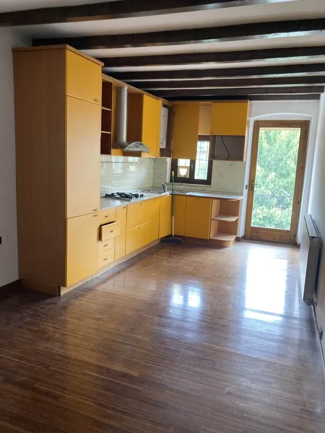 Vendesi appartamento ultimo piano in Borgo S. Caterina