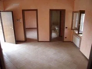 Foto 8 di 25: VENDESI TRILOCALE RISTRUTTURATO CON BALLATOIO IN BORGO STORICO A TREVIOLO