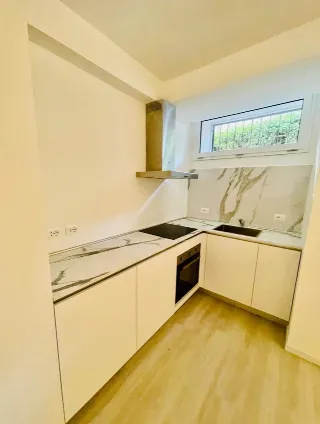 Foto 1 di 12: VENDESI PRESTIGIOSO MONOLOCALE ARREDATO IN CENTRO CITTA'