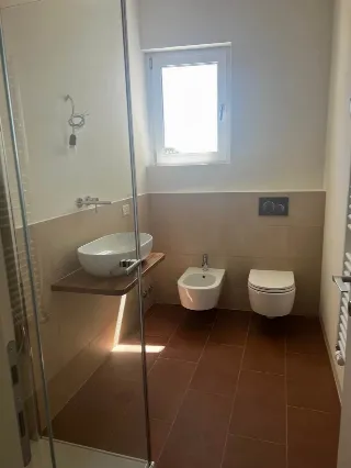Foto 10 di 13: affittasi ampio quadrilocale ristrutturato piano alto