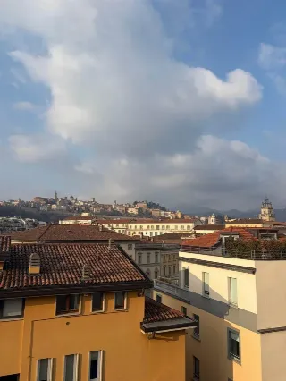 Foto 1 di 22: Centro Bergamo – Ufficio all’ultimo piano con vista su Città Alta e possibilità di cambio d’uso