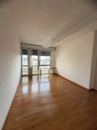 Foto 10 di 21: Vendesi ampia soluzione con vista su Città Alta, ideale per trasformazione in abitazione