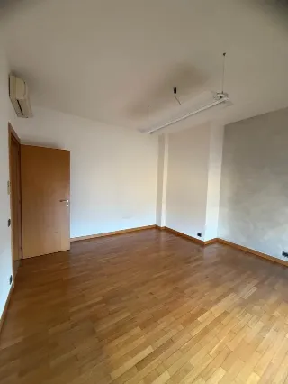Foto 16 di 21: Vendesi ampia soluzione con vista su Città Alta, ideale per trasformazione in abitazione