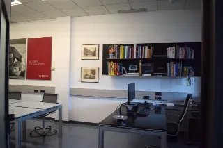 Foto 4 di 14: Vendesi stabile con magazzino , uffici e spazio commerciale