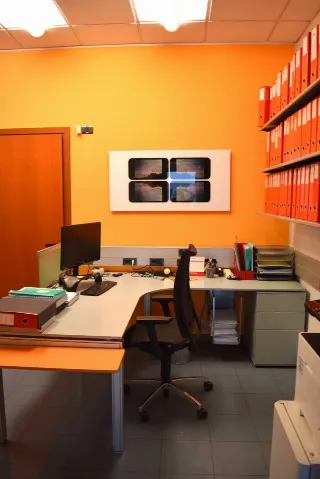 Foto 6 di 14: Vendesi stabile con magazzino , uffici e spazio commerciale