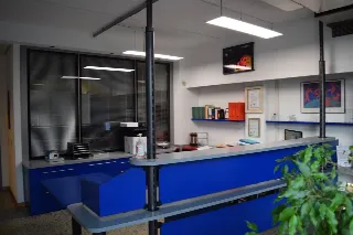 Foto 8 di 14: Vendesi stabile con magazzino , uffici e spazio commerciale