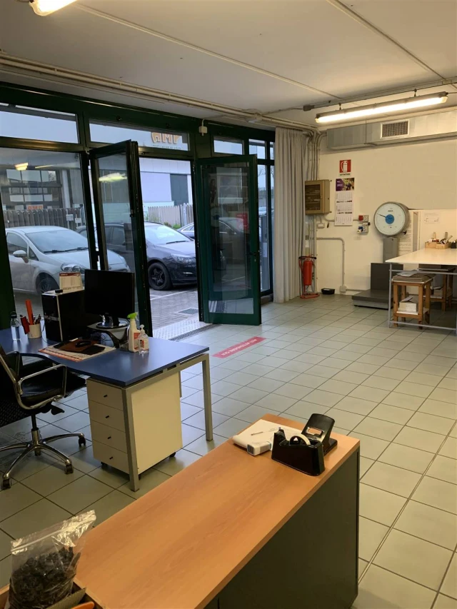Vendesi immobile commerciale /produttivo