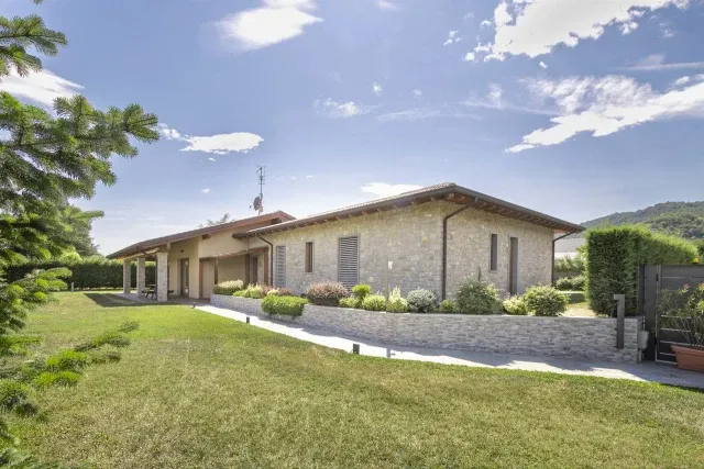 Esclusiva Villa singola con ampio giardino