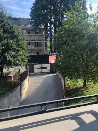Foto 16 di 24: Ampio trilocale arredato con terrazzo vivibile e box