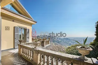Photo 1 of 28: Prestigioso appartamento in Villa sui Colli