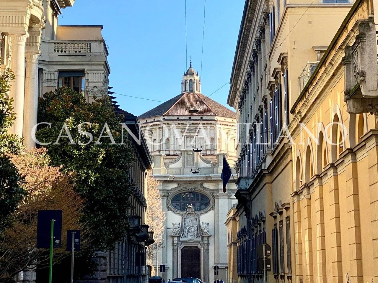 TRILOCALE PIAZZA SAN BABILA APPARTAMENTO E BOX